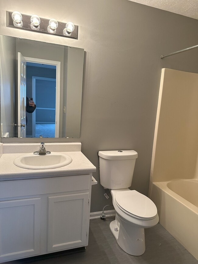 Building Photo - 4910 Clarkson Dr