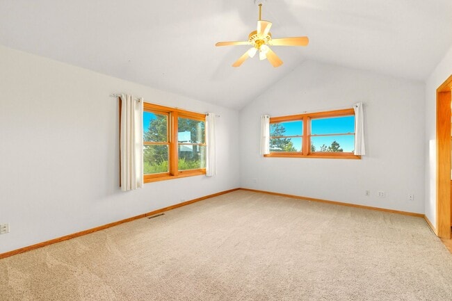 Building Photo - Peaceful Country 4 Bed, 3 Bath Home in Eli...
