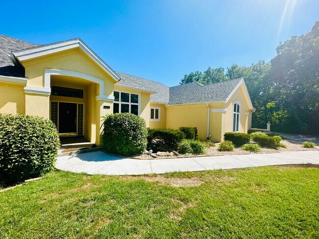 Building Photo - {6411} Enchanted Lake Estates + Updated Kitchen, Fresh Paint Throughout +  Main Floor Primary Bed...