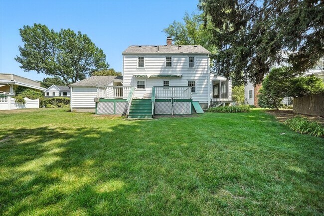 Building Photo - 40 Fairway Dr