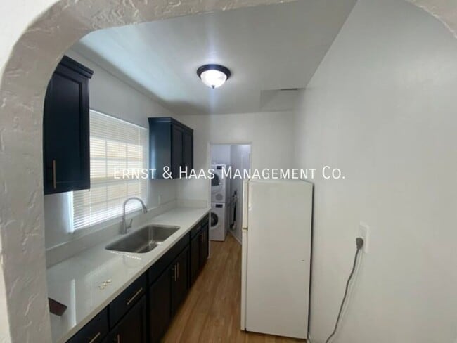 Building Photo - 822 Belmont Ave