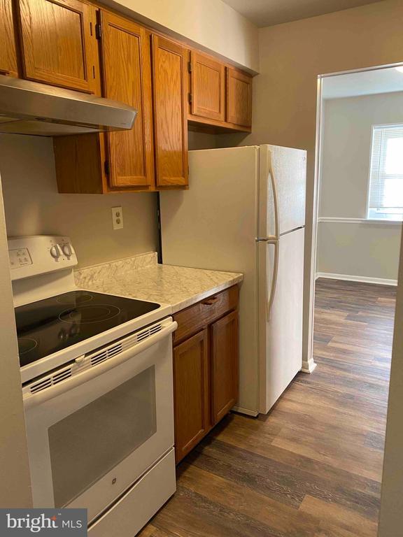 Building Photo - 3218 Valley Dr