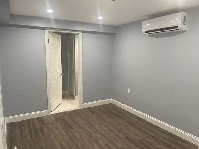 Building Photo - 129 Pleasant St