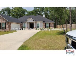 Building Photo - Beautiful 4 bedroom Pace home