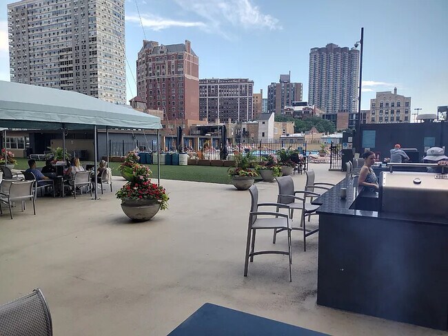 Building Photo - 655 W Irving Park Rd