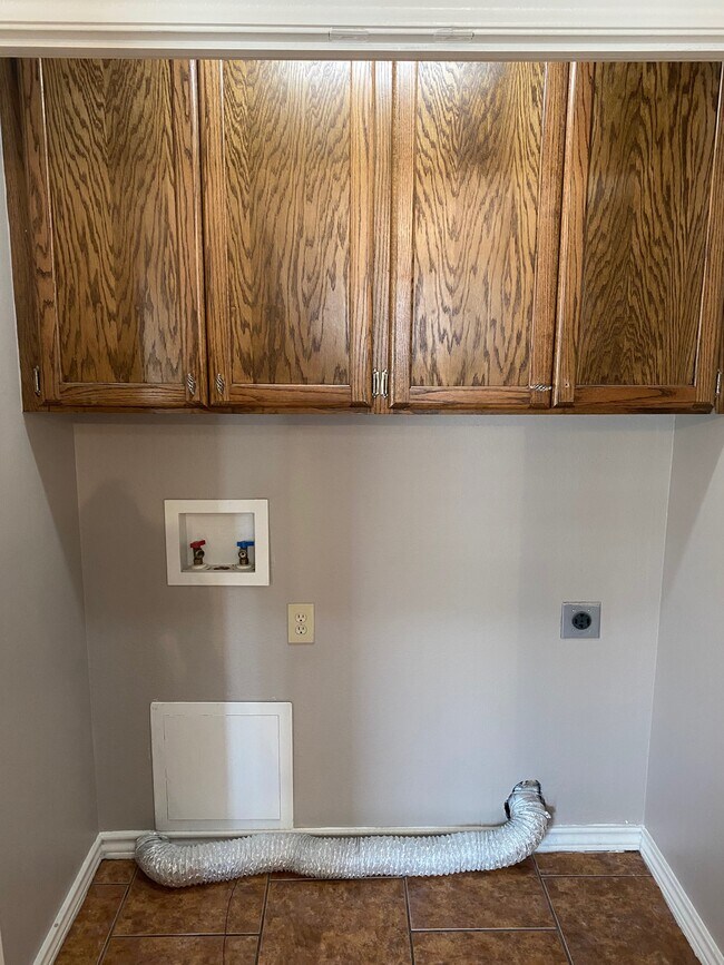 Building Photo - 3426 Parish Cir