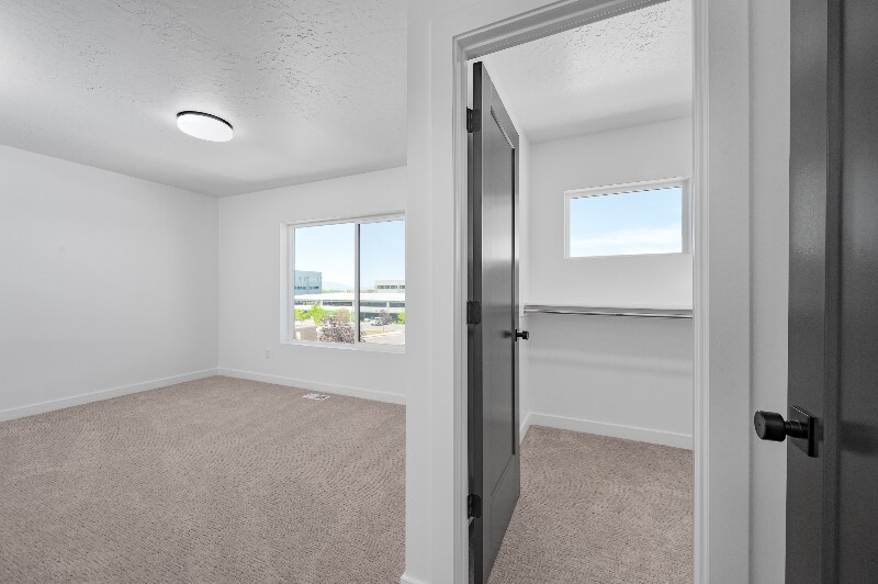 Building Photo - 487 W 620 N