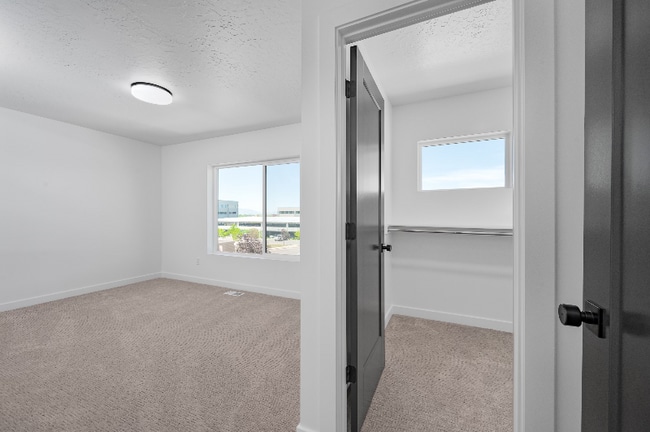 Building Photo - 487 W 620 N