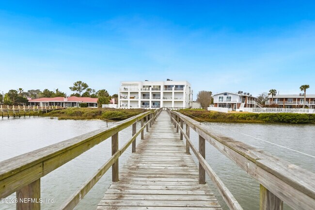 Building Photo - 75 Comares Ave