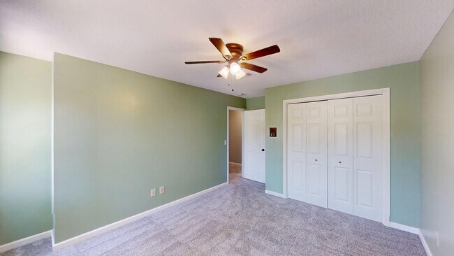 Building Photo - 4130 Knollcrest Cir N