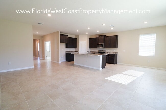 Building Photo - 16465 Woodside Gln