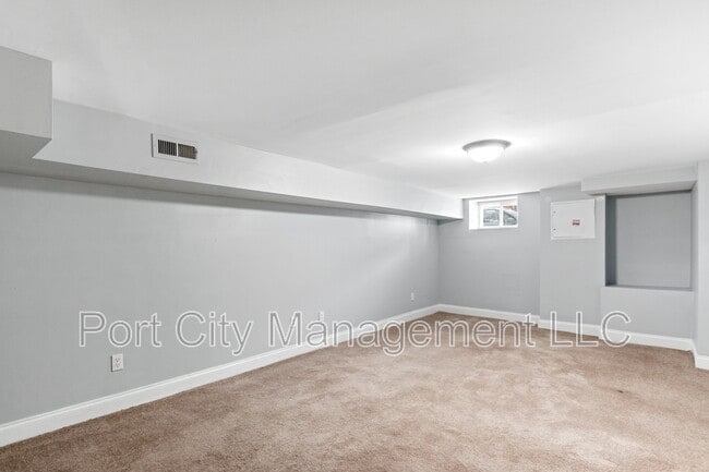 Building Photo - 3210 E Fairmount Ave