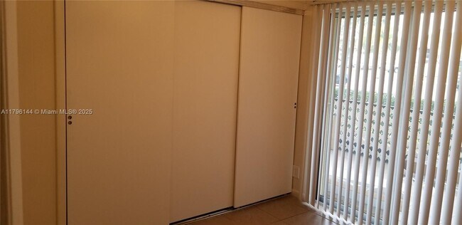 Building Photo - 6272 Chasewood Dr
