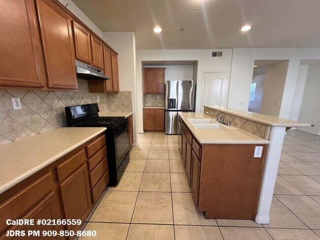 Building Photo - Riverside 5 Bedroom Home