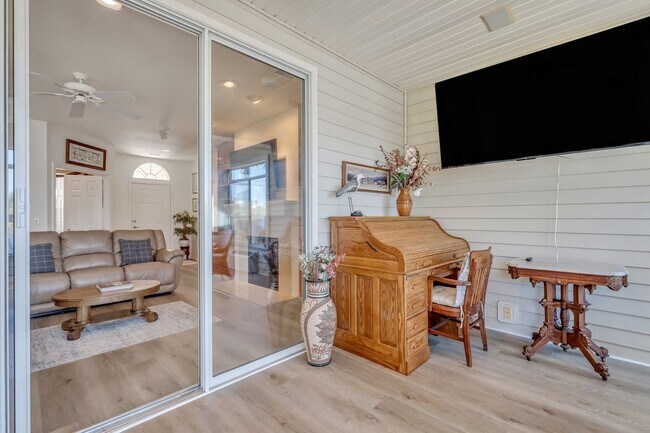 Building Photo - Charming 2 Bed, 2 Bath Rental with Lagoon Views in Sun City!