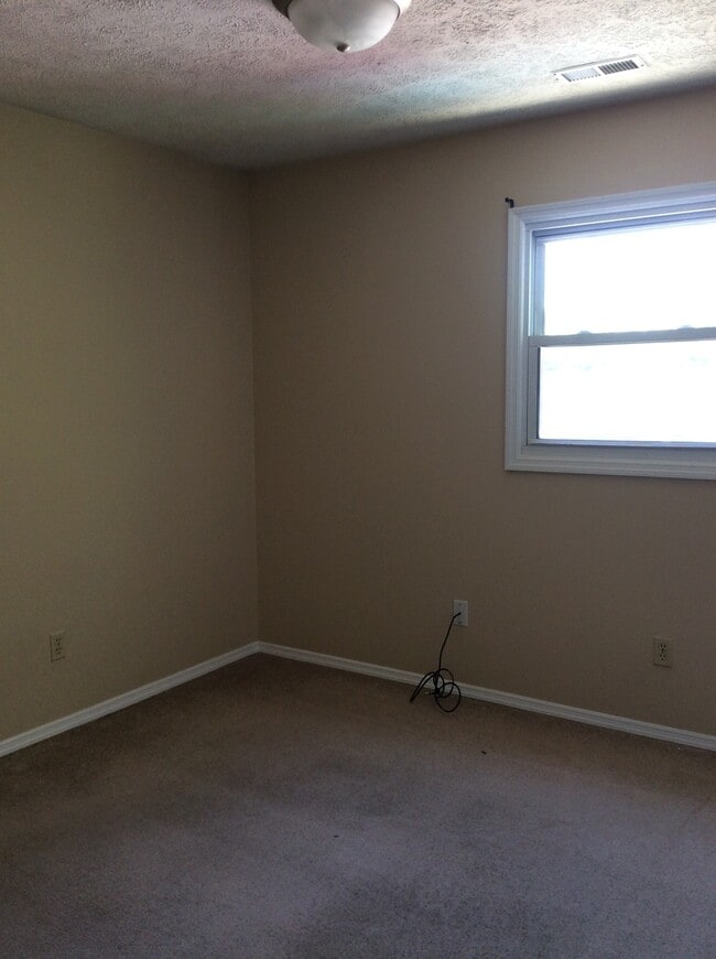 Building Photo - Available August 18th, 2026!