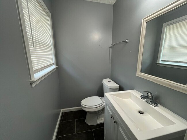 Building Photo - Renovated 3 Bedroom 1.5 Bath Home for Rent!!