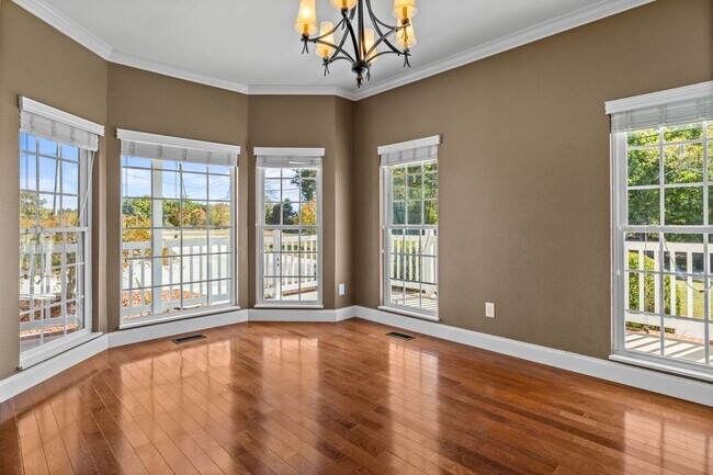 Building Photo - Greenback 37742 - 4 bedroom, 4.5 bath home...