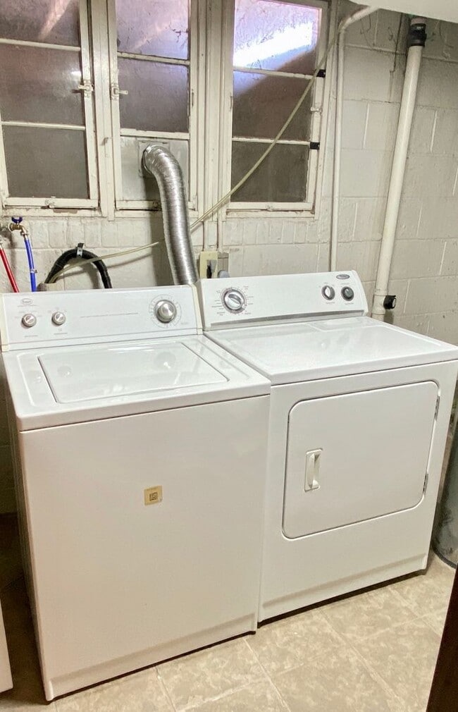 Building Photo - 3 Bed House Close to Downtown Ames