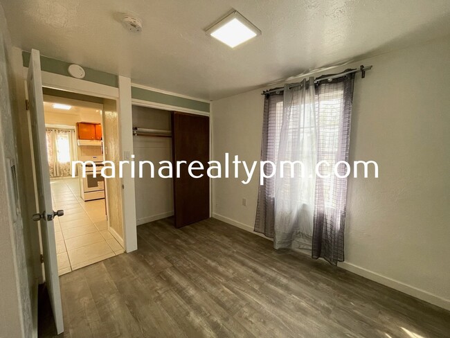 Building Photo - Welcome home to this 1 Bedroom 1 bath cozy...