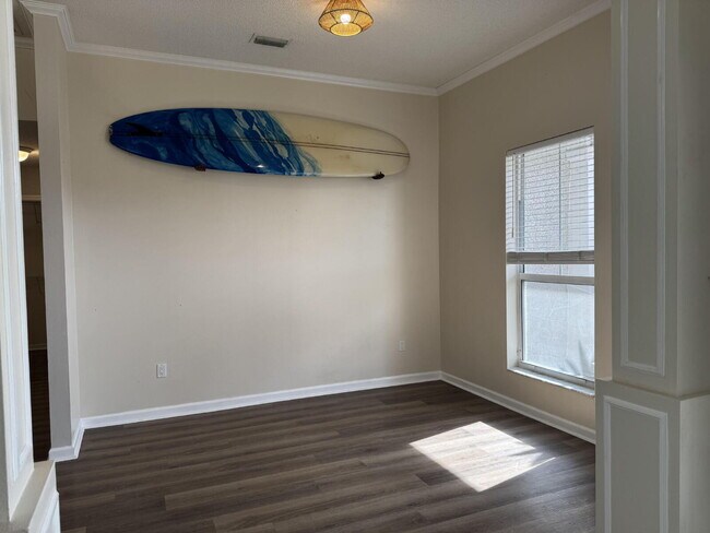 Building Photo - 7 Deerwood St