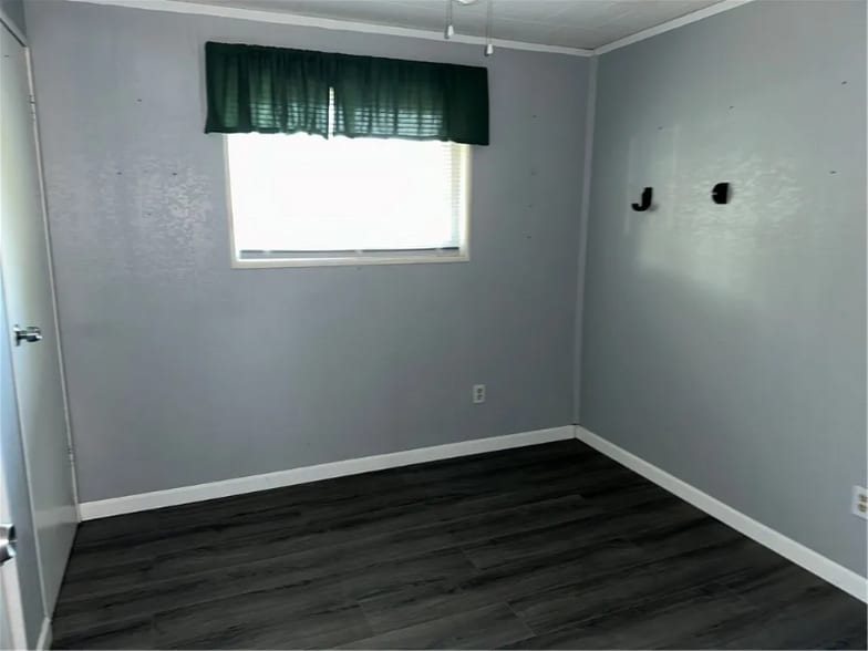 Building Photo - 1026 Northcliff Dr