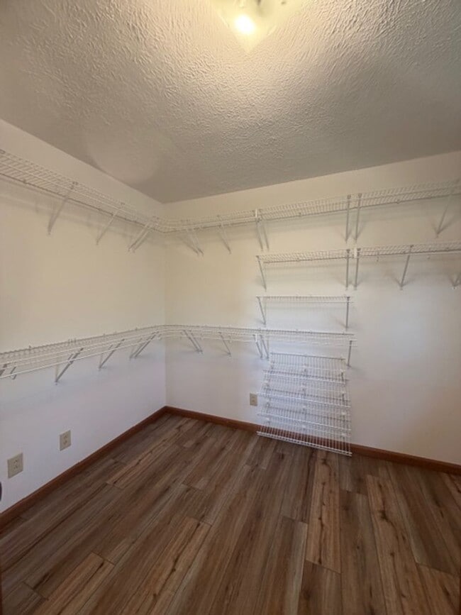 Building Photo - Maryville 37801 - Newly Remodeled 2 bedroom 2 full bath rancher with carport - Contact Debra John...