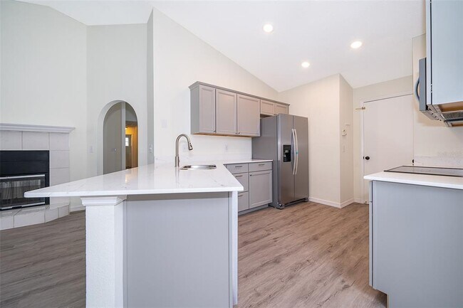 Building Photo - 2425 Rolling Broak Dr