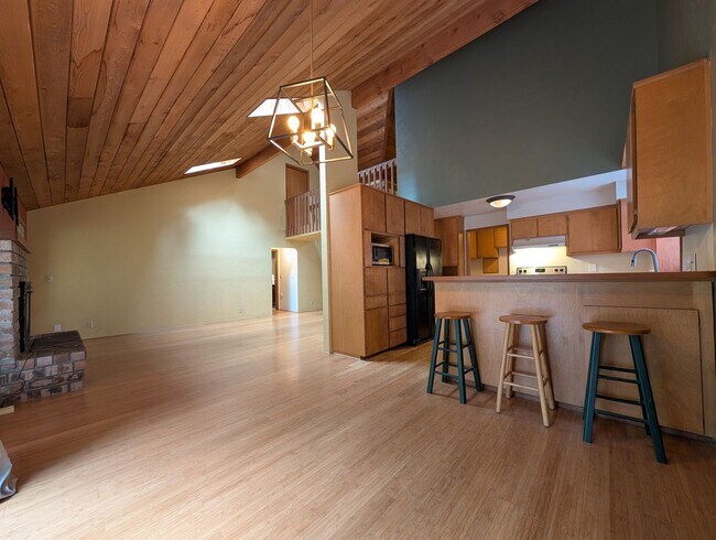 Building Photo - Fantastic 4 Bedroom, 2 Bath Home In The Thurston Area Of Springfield!