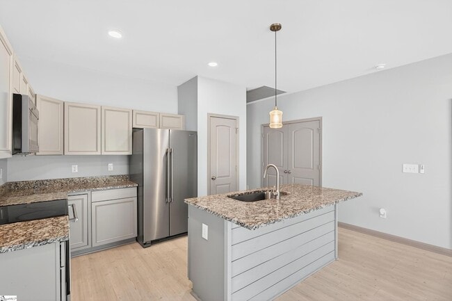 Building Photo - 404 Fairfield St