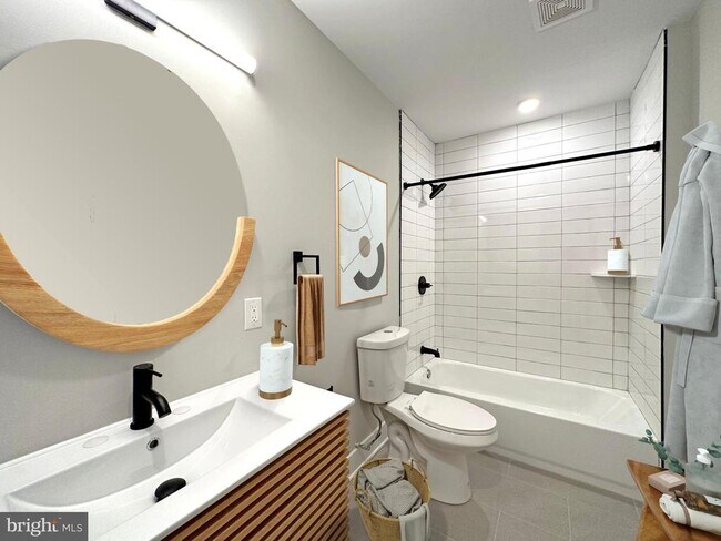 Building Photo - 1722 Master St