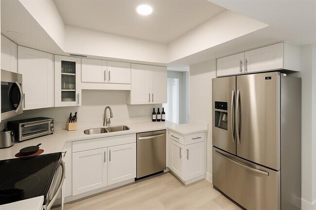 Building Photo - 4013 N Ocean Dr