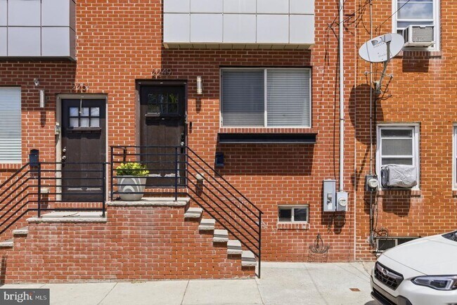 Building Photo - 2249 Kimball St