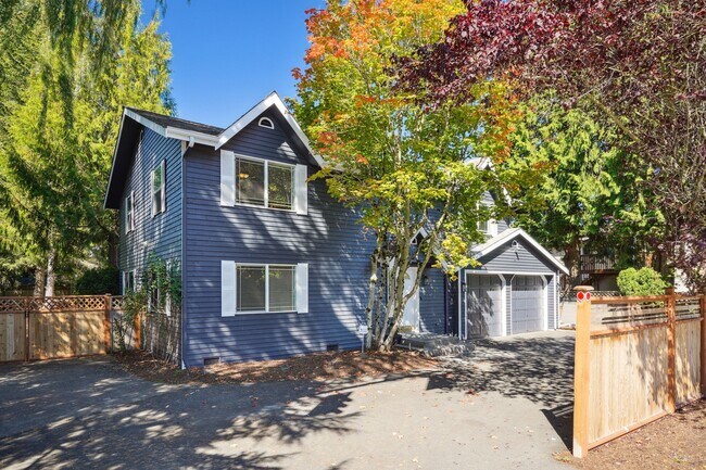 Building Photo - 2119 Duvall Ave NE