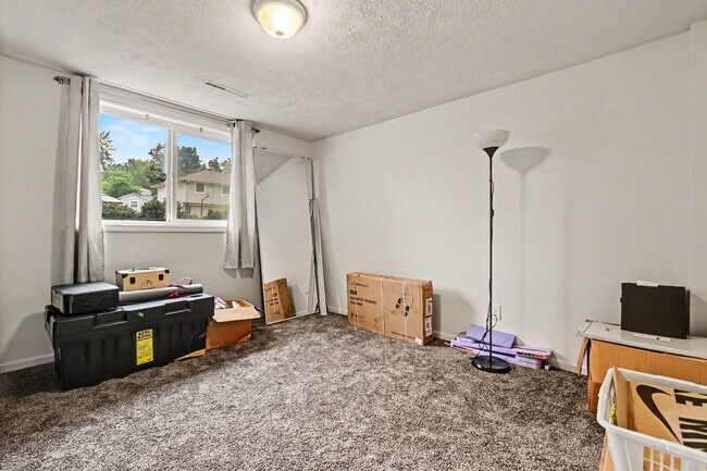 Building Photo - 302 Prospect Dr