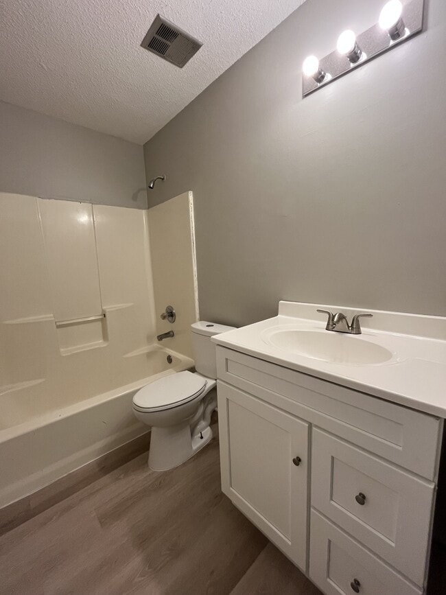 Building Photo - 270 N Main St