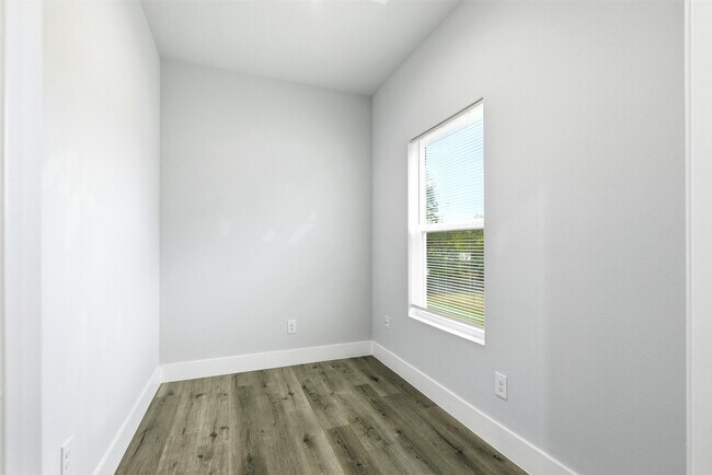 Building Photo - 6916 Tommye St