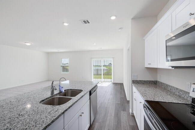 Building Photo - 6310 Highland Bnd Dr