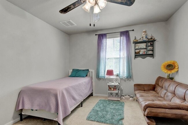 Building Photo - 215 Wildcat Dr
