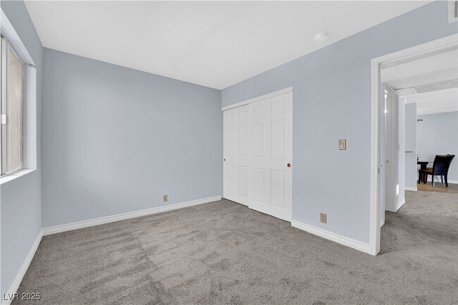 Building Photo - 5242 River Glen Dr