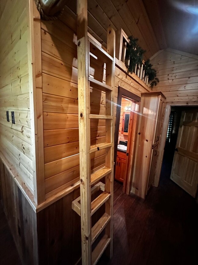 Building Photo - CABIN - Brock ISD - HORSES WELCOME