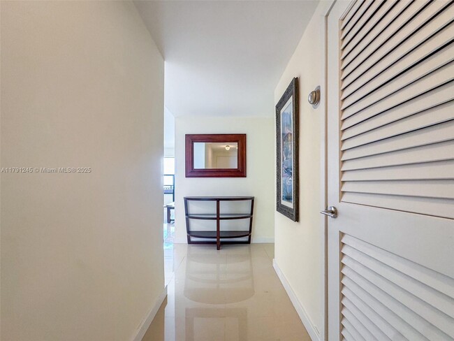 Building Photo - 3800 Galt Ocean Dr