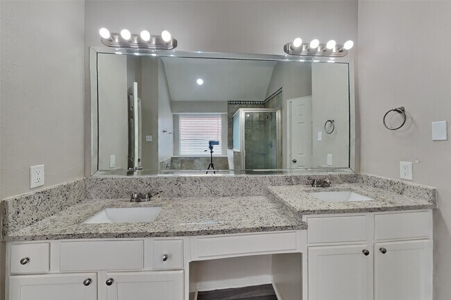 Building Photo - 17111 Cradle Cove Ct