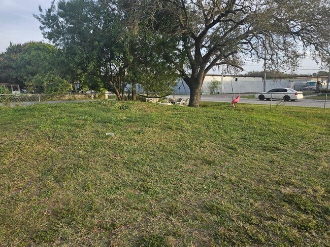 Building Photo - 129 4th St