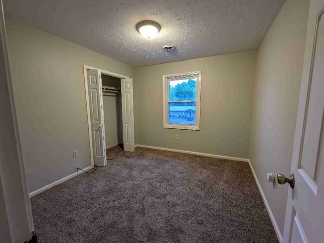 Building Photo - 106 Molloy Ct