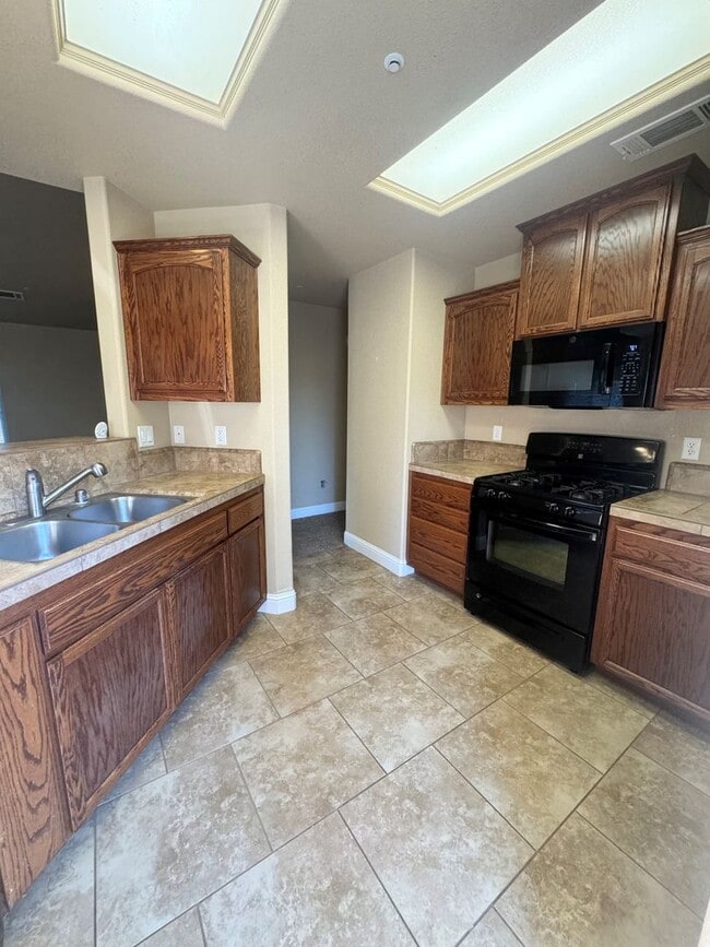 Building Photo - Beautiful Home in Windsor Estates