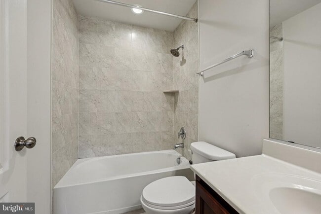 Building Photo - 1613 Wesbourne Dr