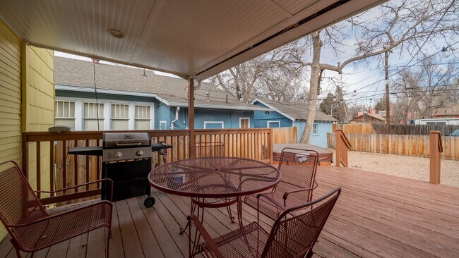 Building Photo - Vintage Charmer in Old Colorado City