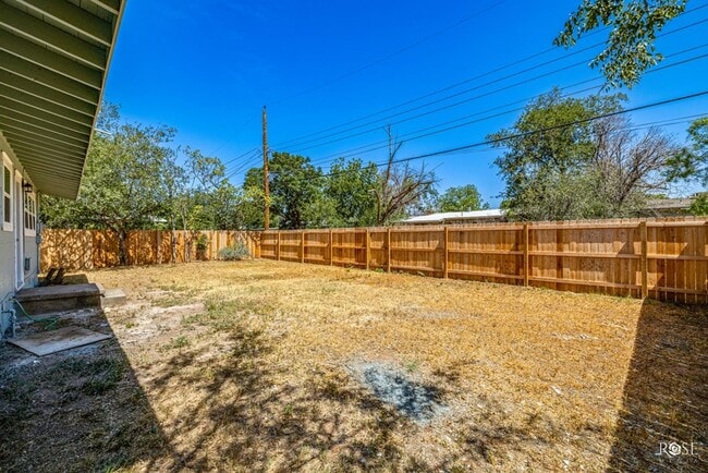 Building Photo - NOW AVAILABLE - 3 Bedroom Home in College ...