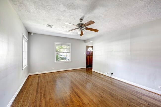 Building Photo - 4909 Cedar St